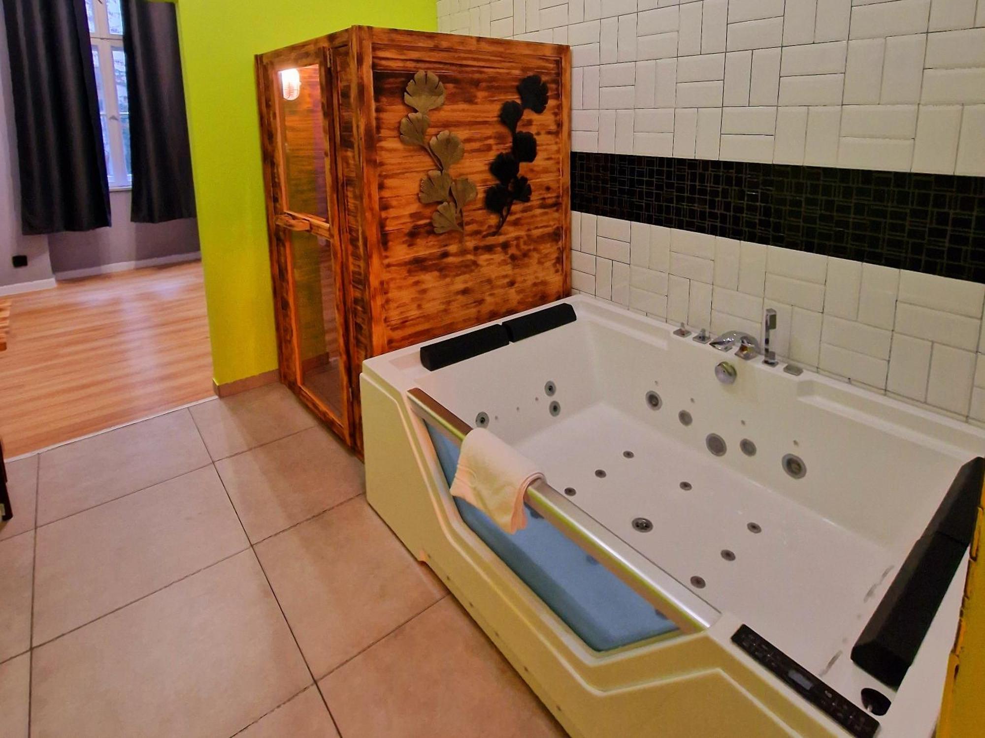 Toskania No.4 Jacuzzi & Sauna Apartment *